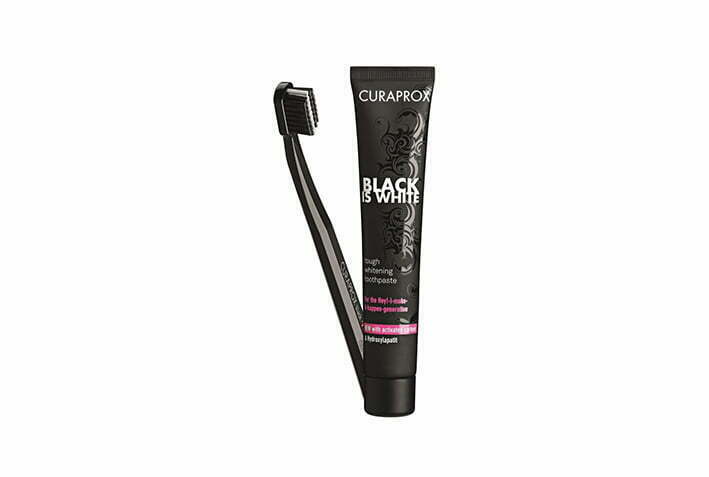 CURAPROX Black Is White Сет паста за белење заби, 90 мл + четка за заби