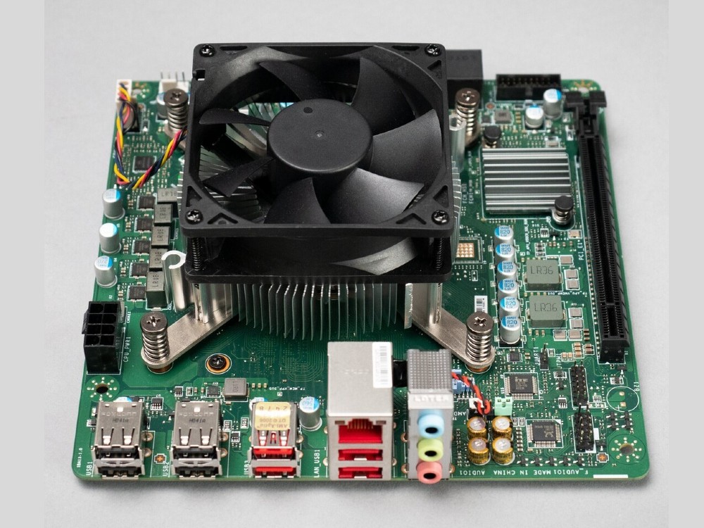 AMD 4700S Desktop Kit CPU 8-Core 3.6GHz/RAM 16GB GDDR6/Mini-ITX MB/Cooler (PlayStation 5 SoC)